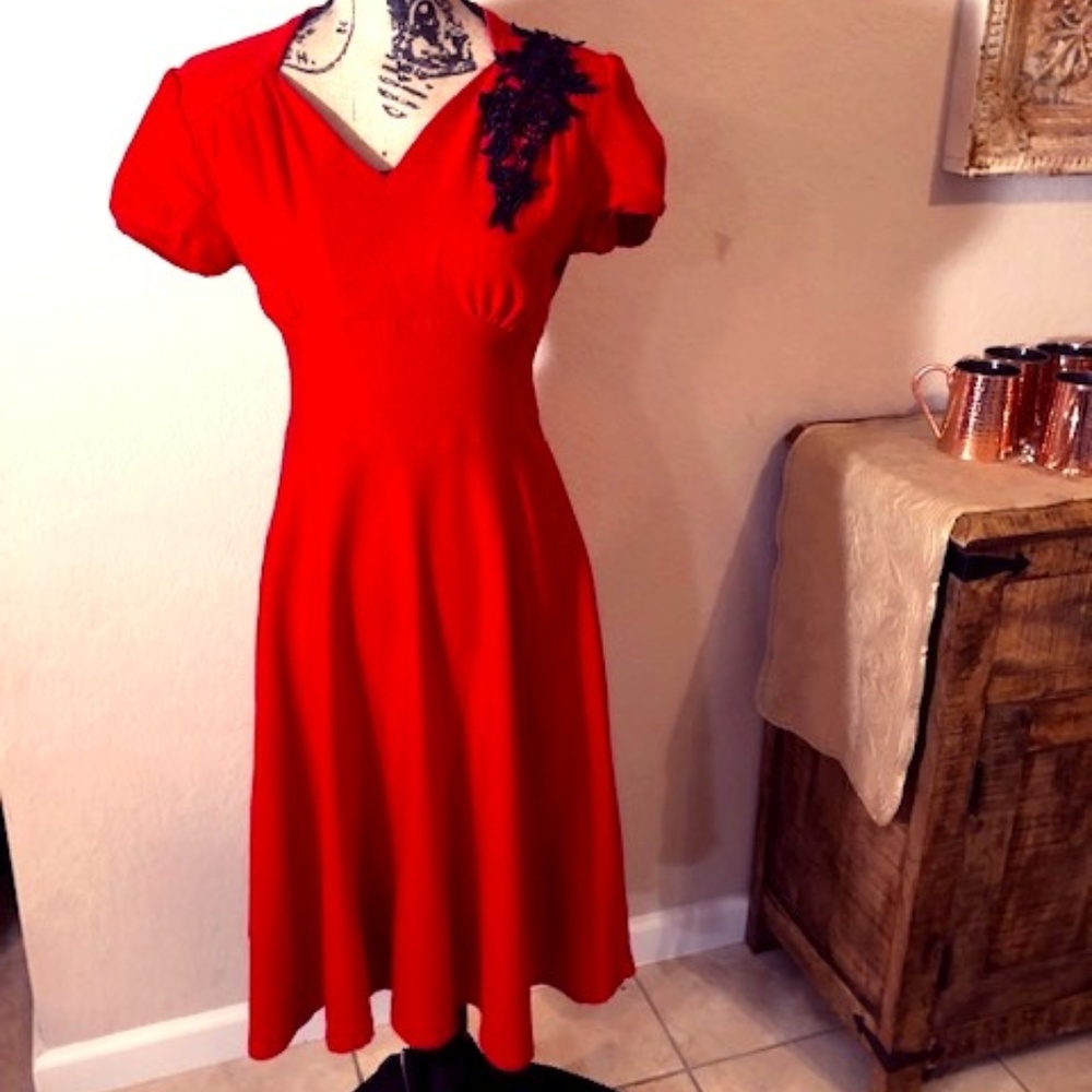 Red Empire Waist Puff-Sleeved Stretch Dress